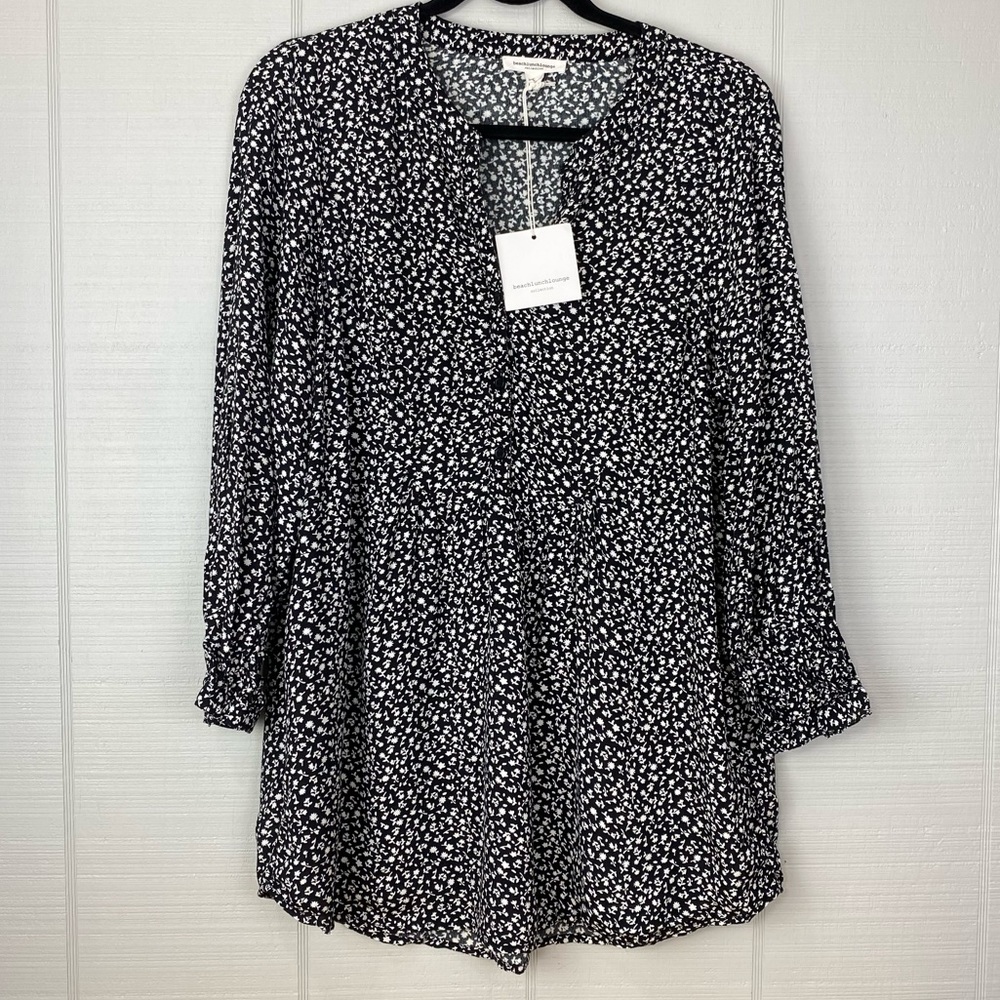 NWT Beachlunchlounge Black Dahlia Floral Top Quarter Buttoned 3/4 Sleeves M